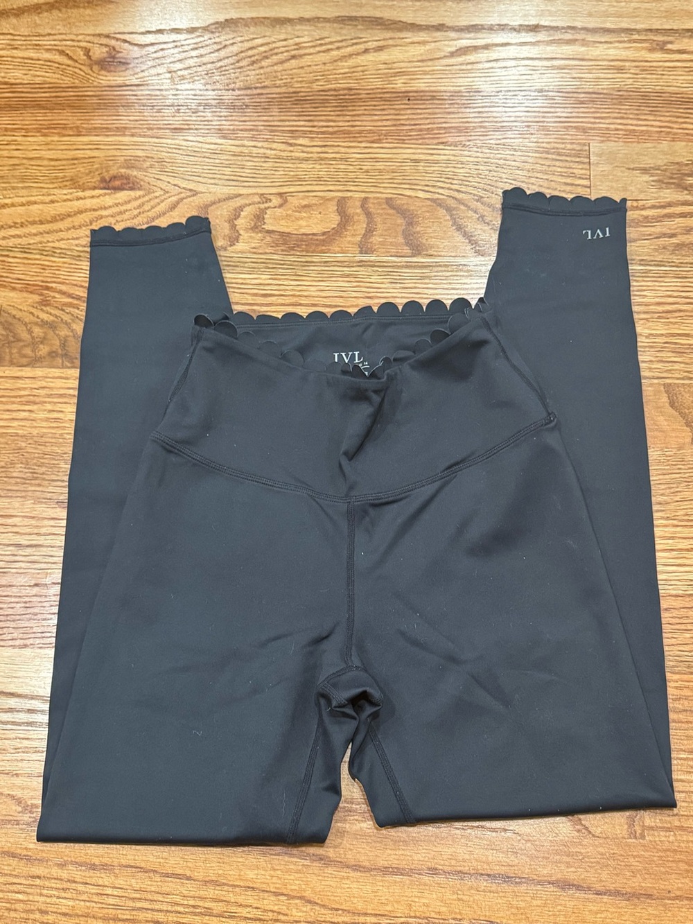IVL Black Leggings with scallop detail Size 4